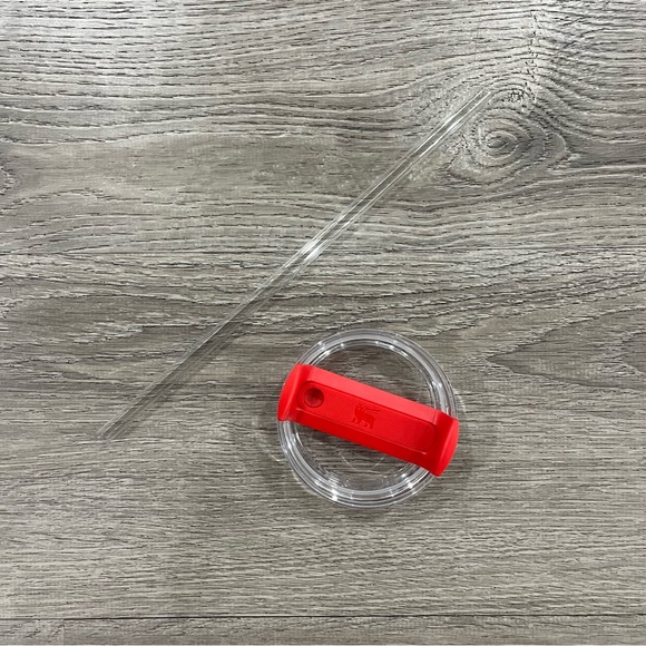 Stanley Quencher 40 OZ Tumbler (Candy Cane Twist) - Picture 4 of 8